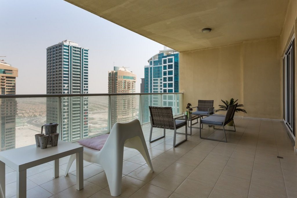 Дубай: Lake views from 2 bedroom apartment in JLT