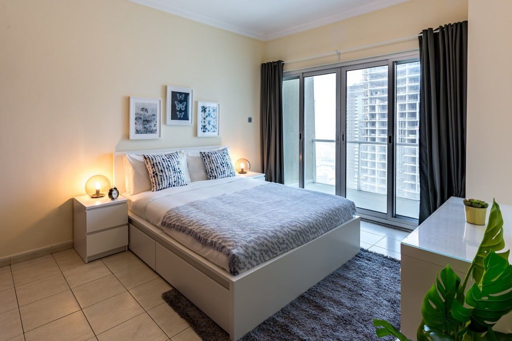 Дубай: Lake views from 2 bedroom apartment in JLT