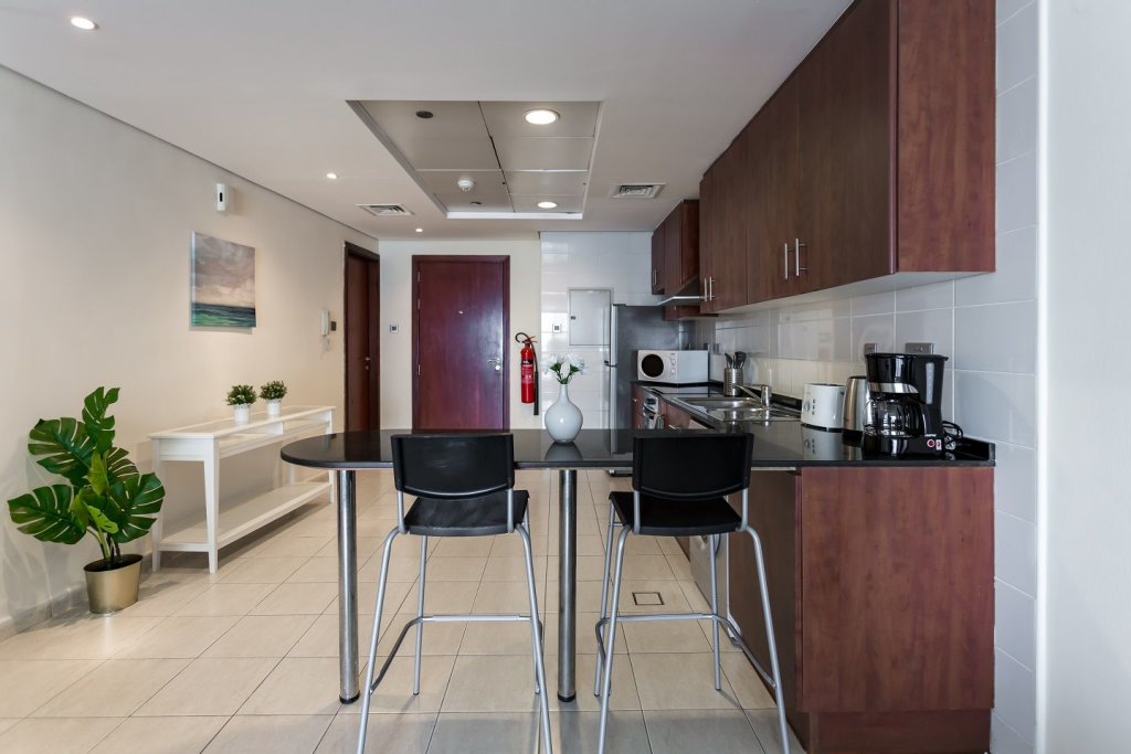 Дубай: Lake views from 2 bedroom apartment in JLT