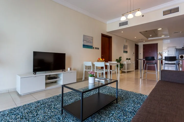 Дубай: Lake views from 2 bedroom apartment in JLT