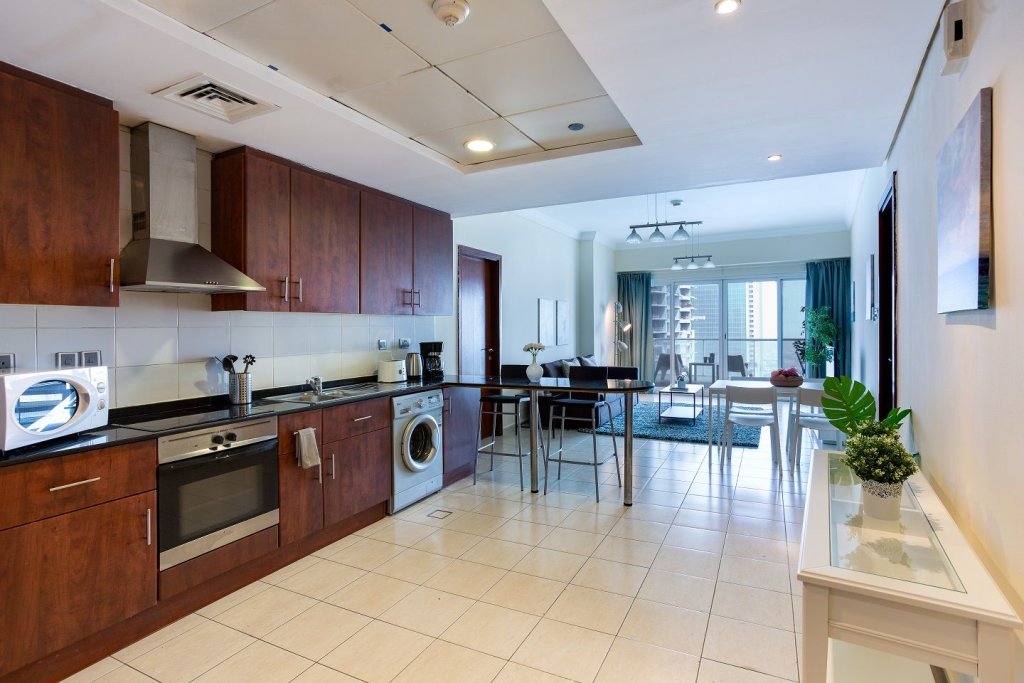 Дубай: Lake views from 2 bedroom apartment in JLT
