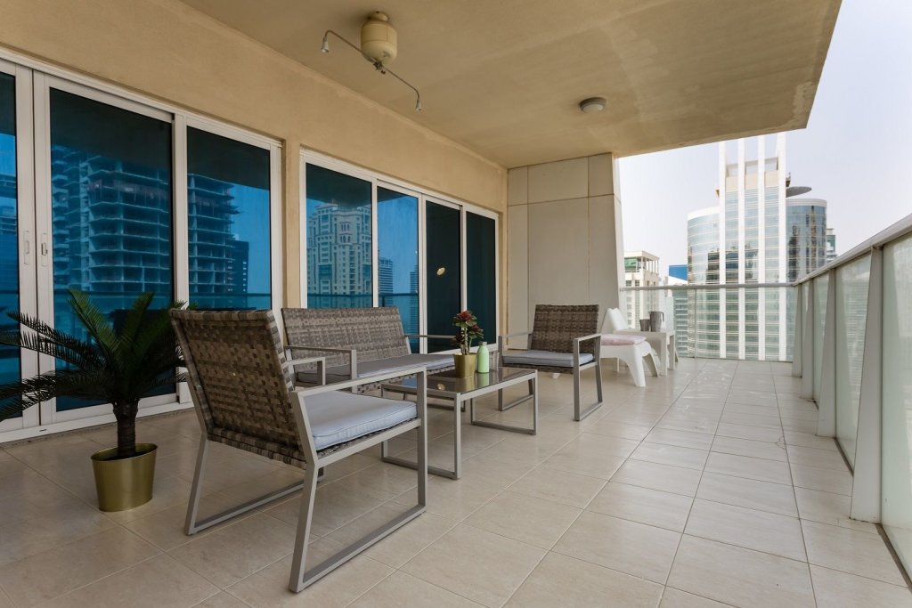 Дубай: Lake views from 2 bedroom apartment in JLT
