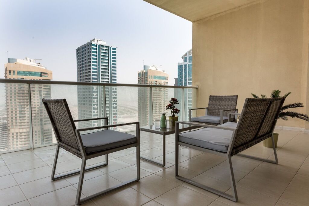 Дубай: Lake views from 2 bedroom apartment in JLT