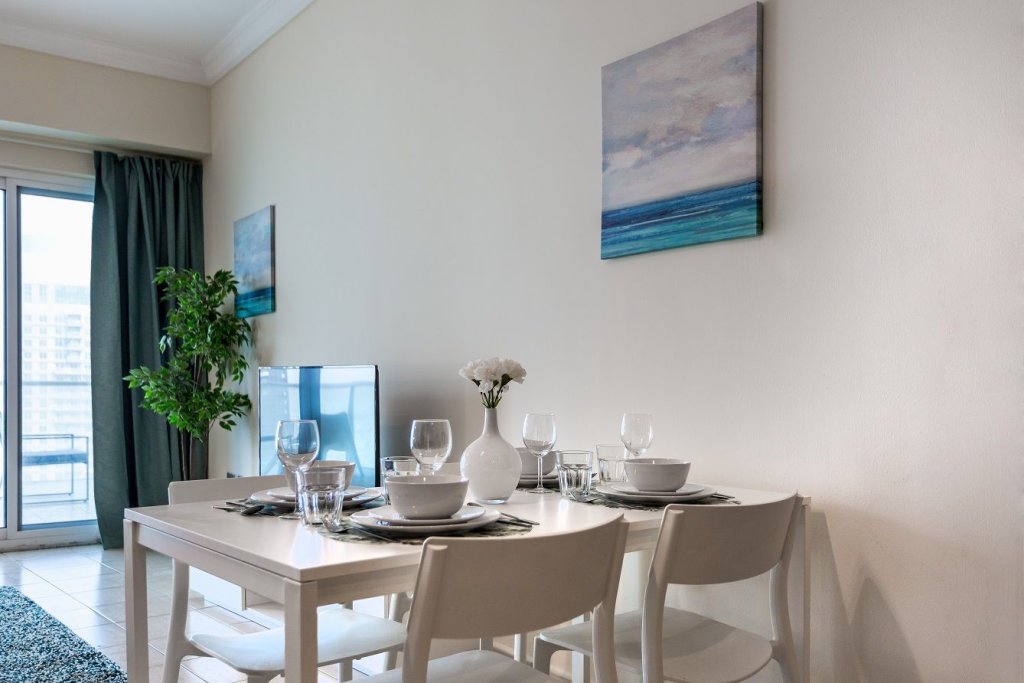 Дубай: Lake views from 2 bedroom apartment in JLT