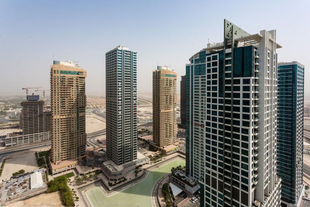 Дубай: Lake views from 2 bedroom apartment in JLT