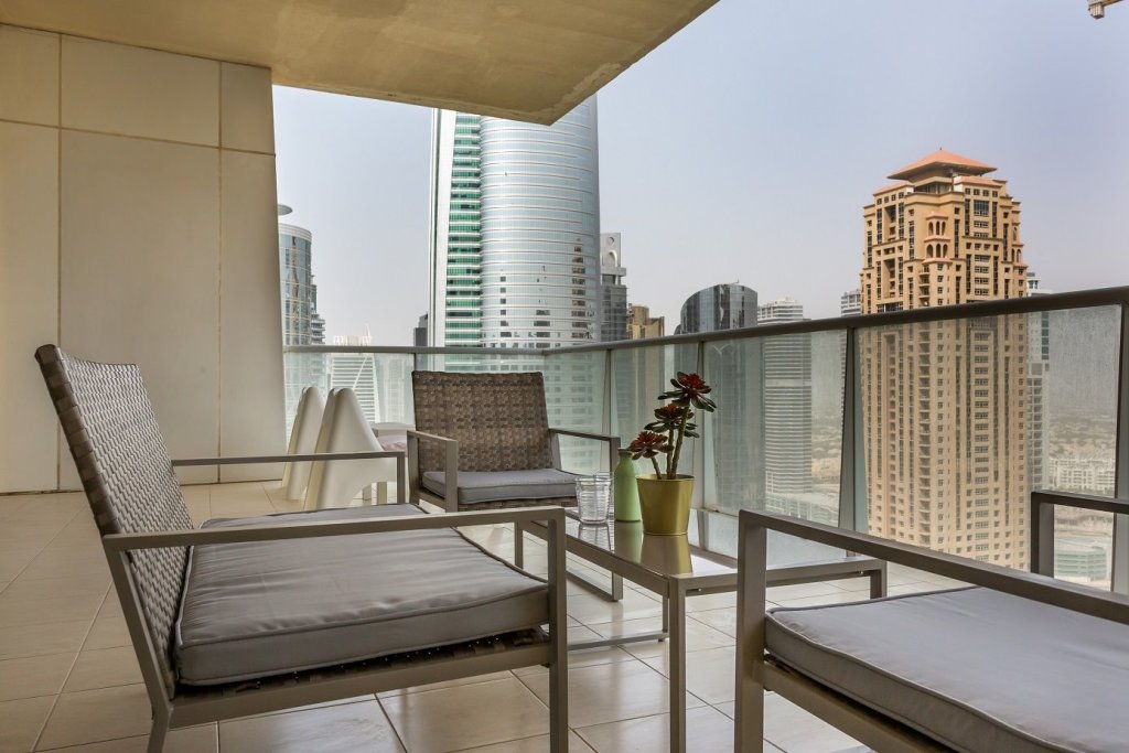 Дубай: Lake views from 2 bedroom apartment in JLT