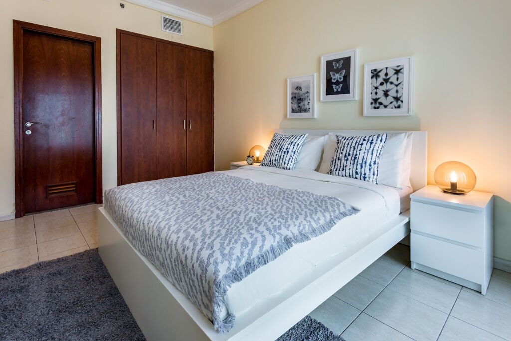 Дубай: Lake views from 2 bedroom apartment in JLT