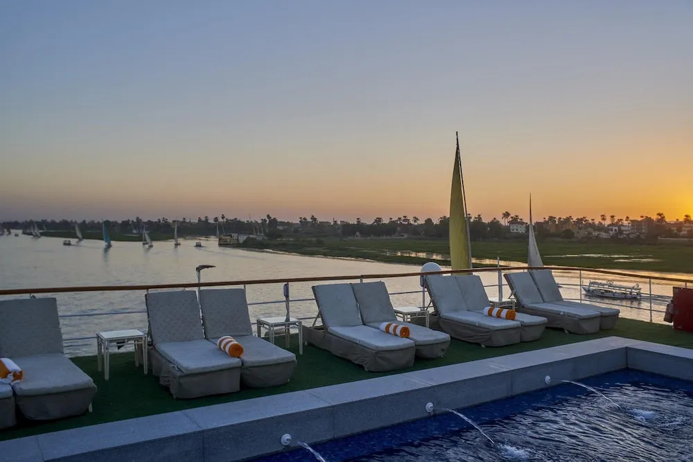 Луксор: Mövenpick Royal Lily Nile Cruise, Every Monday Four Nights From Luxor, Every Friday Three Nights From Aswan - Including Excursions & Sightseeing