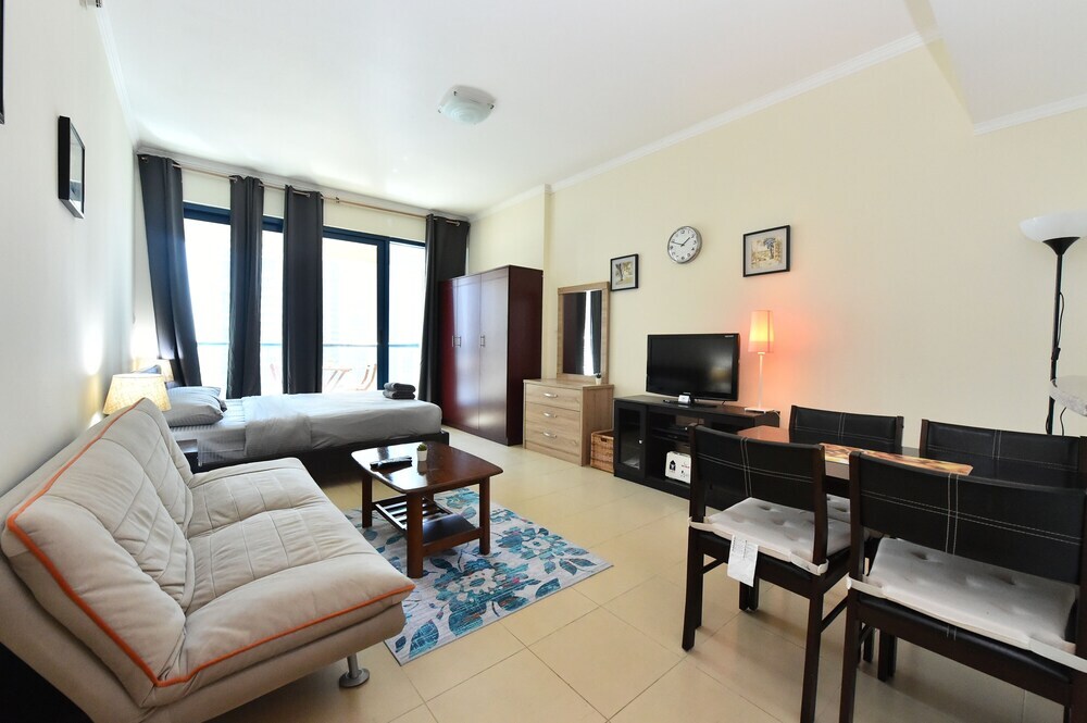 Дубай: DB - Furnished Studio with balcony
