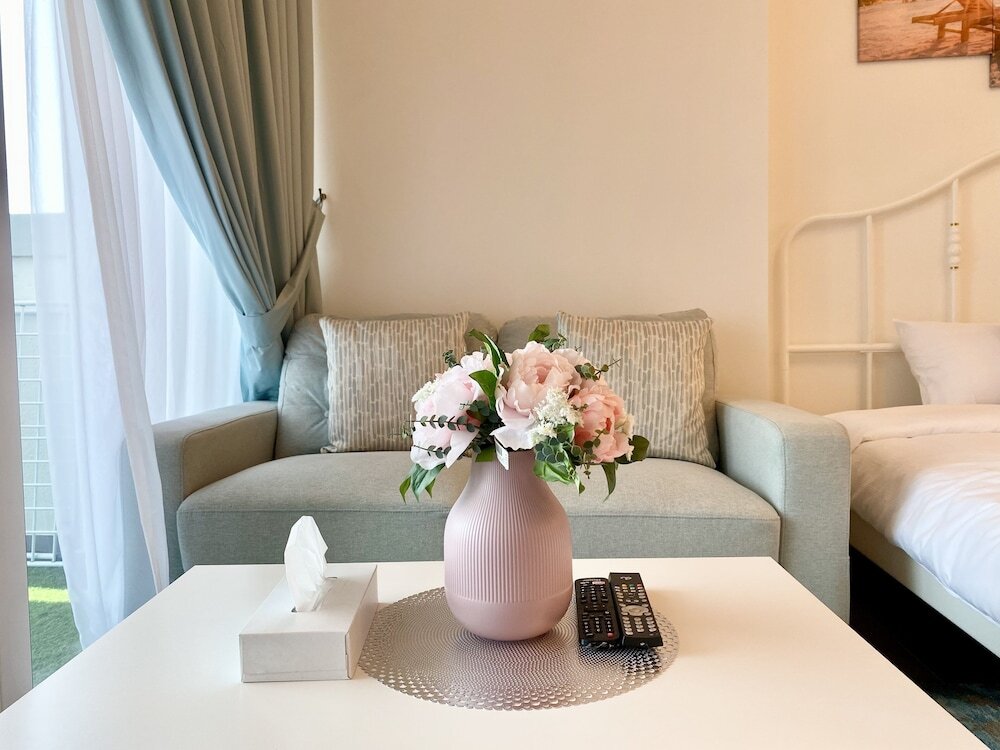 Дубай: Marco Polo - Pastel Studio with Stunning Aerial City Views