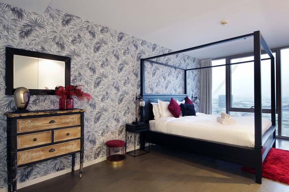Дубай: 3 Bedroom Apartment in D1 Tower