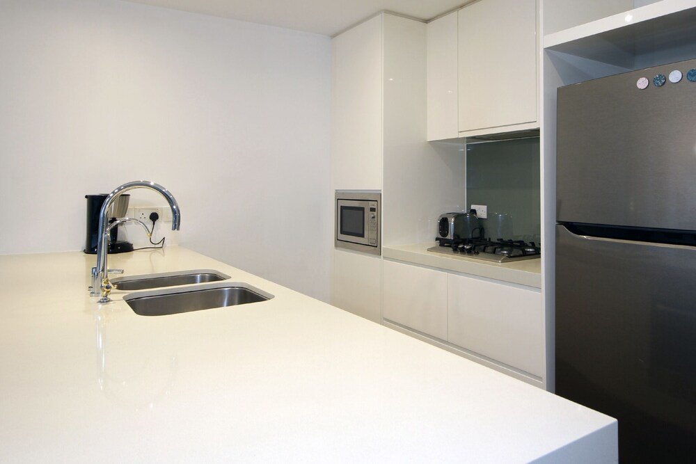 Дубай: 3 Bedroom Apartment in D1 Tower