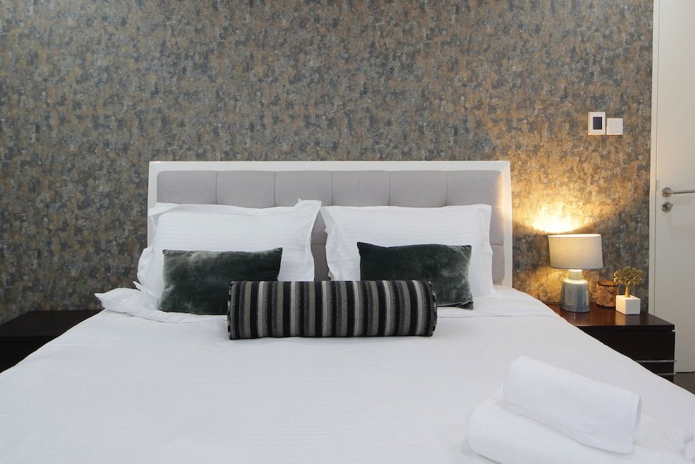 Дубай: 3 Bedroom Apartment in D1 Tower