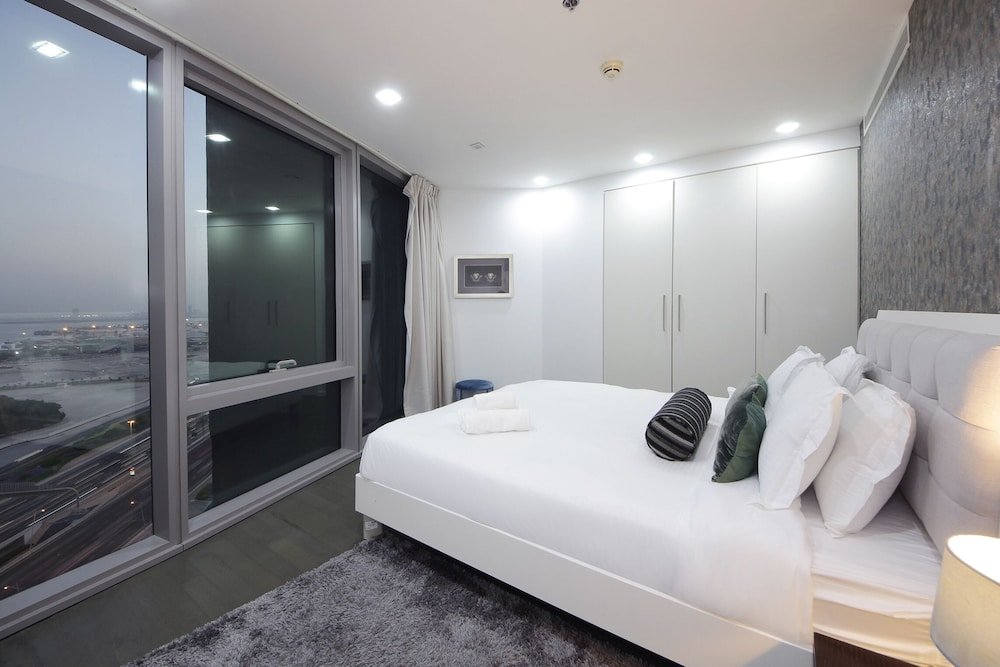 Дубай: 3 Bedroom Apartment in D1 Tower