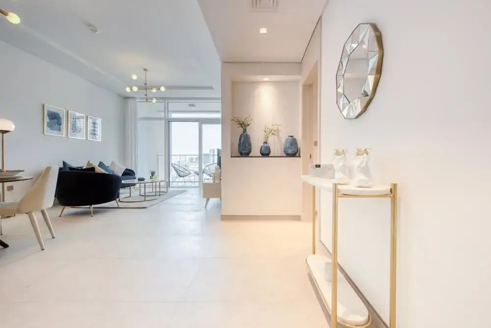 Дубай: Urban 1BR w Golf Course Views