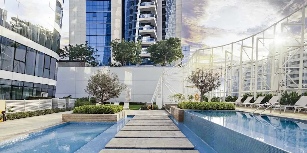Дубай: LUX The Pad Executive Suite 2