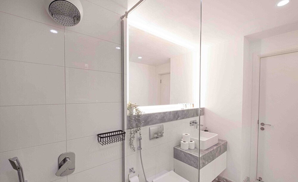 Дубай: LUX The Pad Executive Suite 2