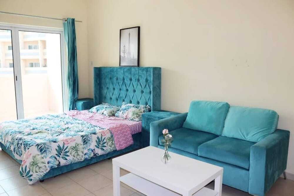 Дубай: Lovely Family Friendly Furnished Studio With Balcony and Pool