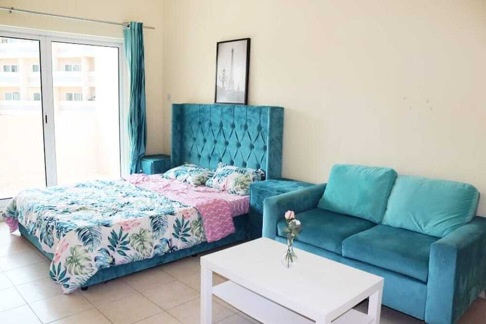 Дубай: Lovely Family Friendly Furnished Studio With Balcony and Pool