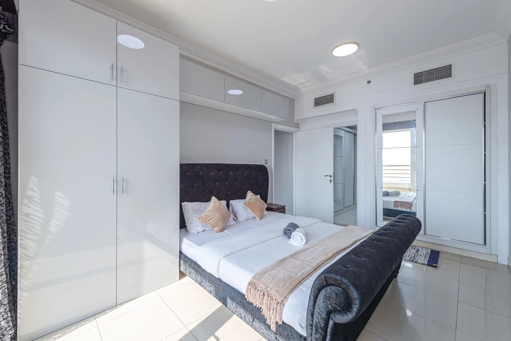 Дубай: Marco Polo - Spacious 3BR With Exquisite Views Near Marina Walk