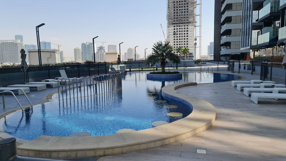 Дубай: Marco Polo - Studio in JVC Amidst Parks + Gym & Pool