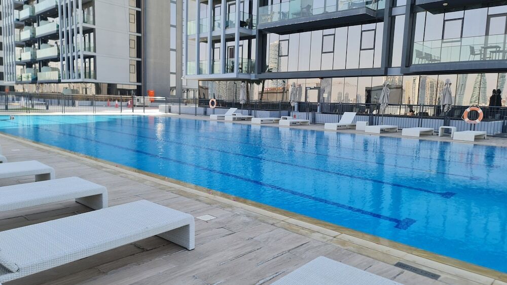 Дубай: Marco Polo - Studio in JVC Amidst Parks + Gym & Pool