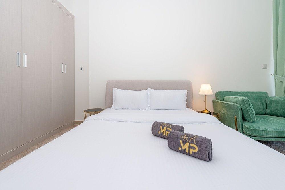 Дубай: Marco Polo - Studio in JVC Amidst Parks + Gym & Pool