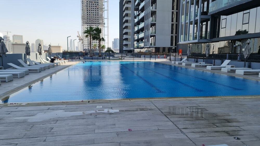 Дубай: Marco Polo - Studio in JVC Amidst Parks + Gym & Pool