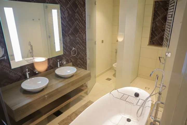 Дубай: Fully Furnished 3 Bedroom in Paramount Prime Location Spacious Layout