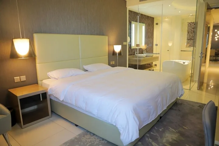 Дубай: Fully Furnished 3 Bedroom in Paramount Prime Location Spacious Layout