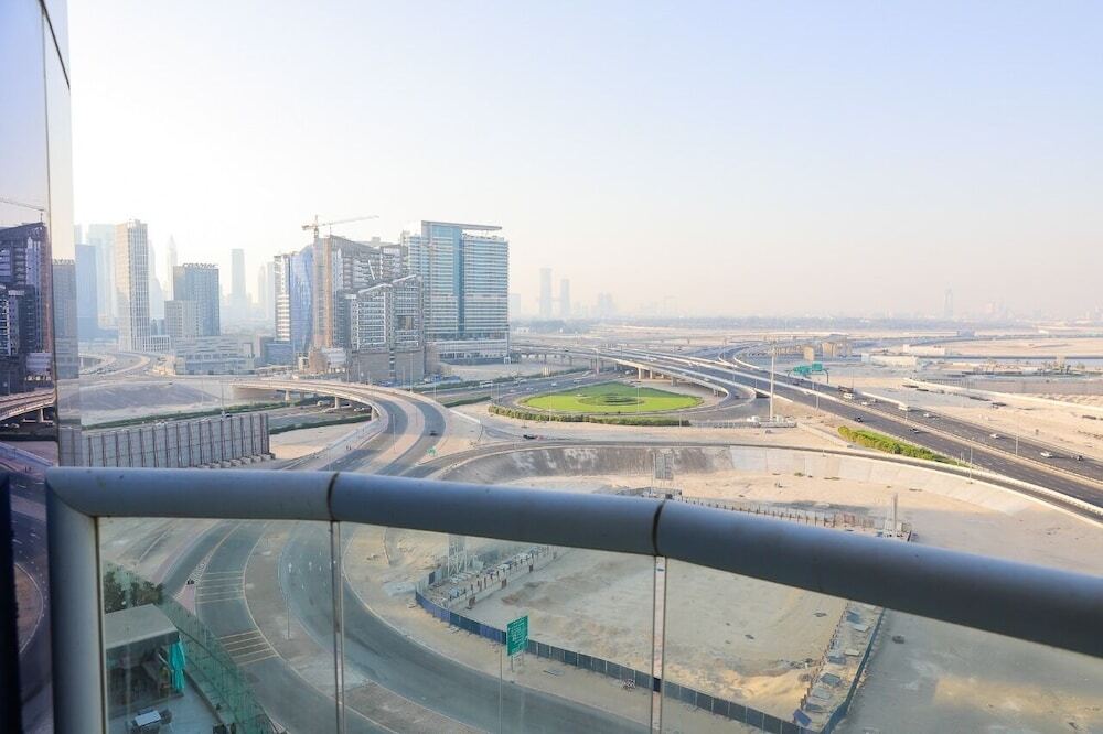 Дубай: Fully Furnished 3 Bedroom in Paramount Prime Location Spacious Layout