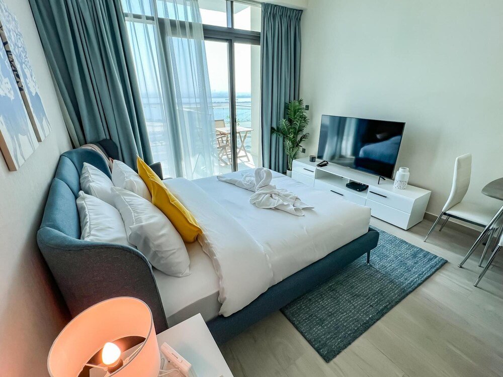Дубай: A Spacious and Luxurious Studio in Aljaddaf - MHH