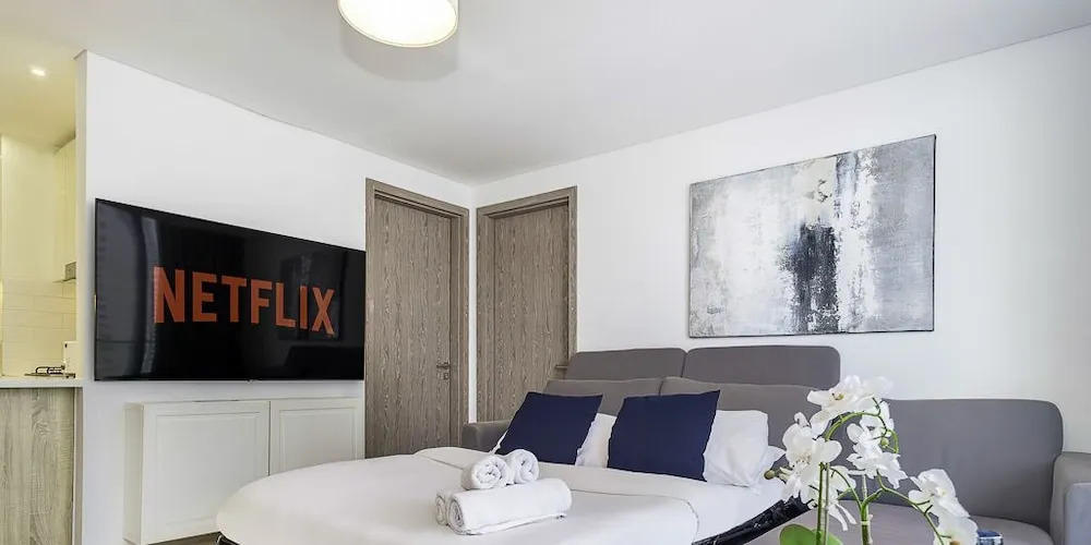 Дубай: LUX Contemporary Suite Marina View 6