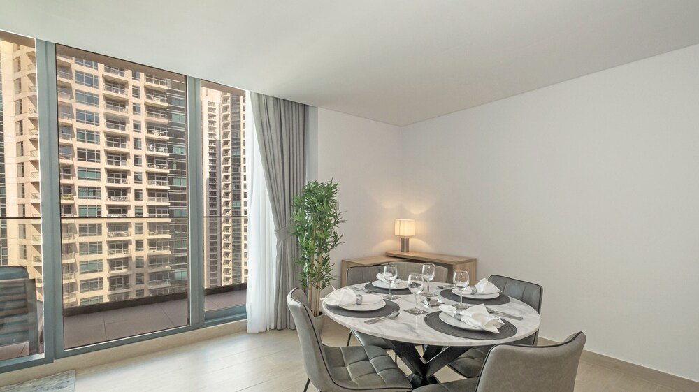Дубай: LUX Contemporary Suite Marina View 6