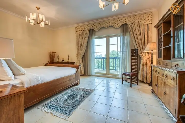 Beautiful Large 4 B/R Villa W/ Pool Jumeirah Island — фото 2