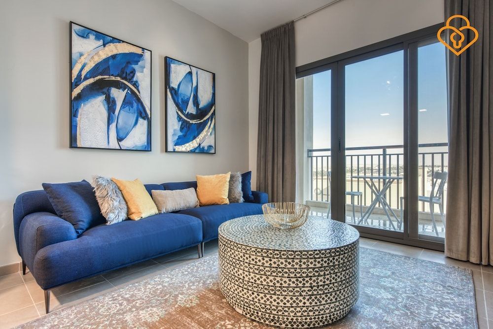 Дубай: 1 B/R Apt 411 Hayat Boulevard Townsquare