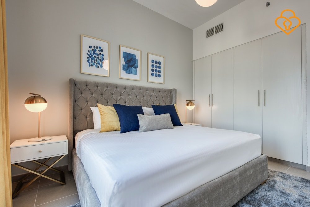 Дубай: 1 B/R Apt 411 Hayat Boulevard Townsquare