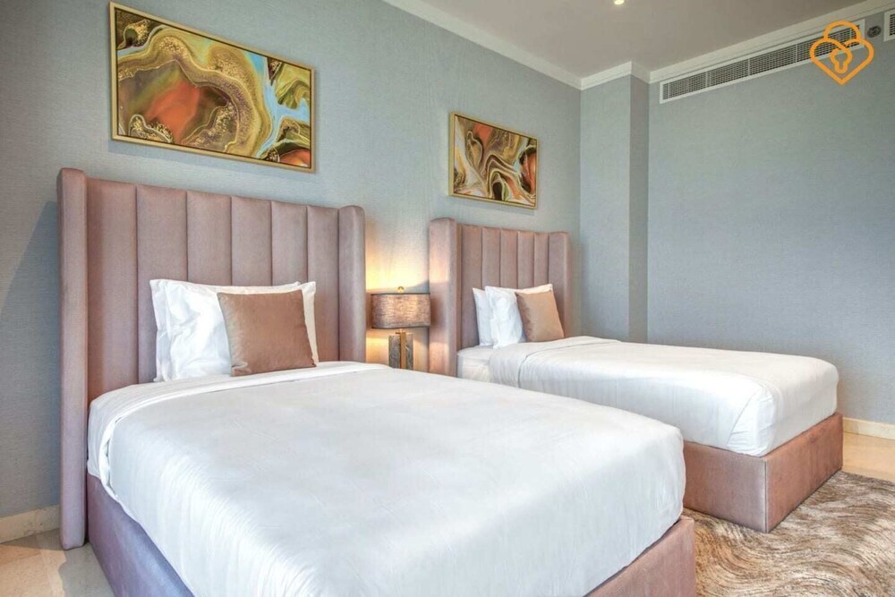 Дубай: 3 B/R Taj Residences JLT