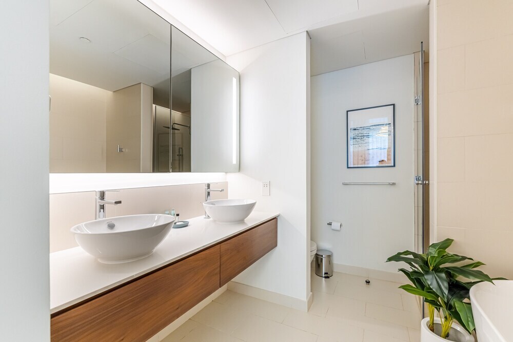 Дубай: 2BR City Walk B9 With Direct Pool Access