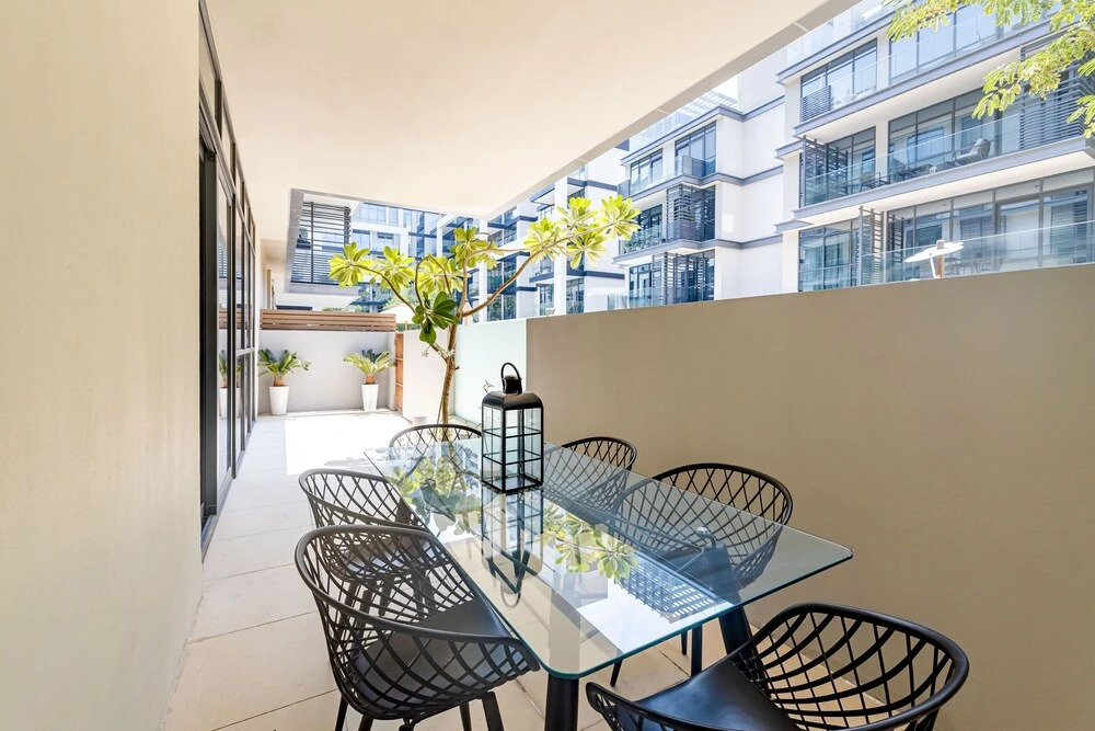 Дубай: 2BR City Walk B9 With Direct Pool Access