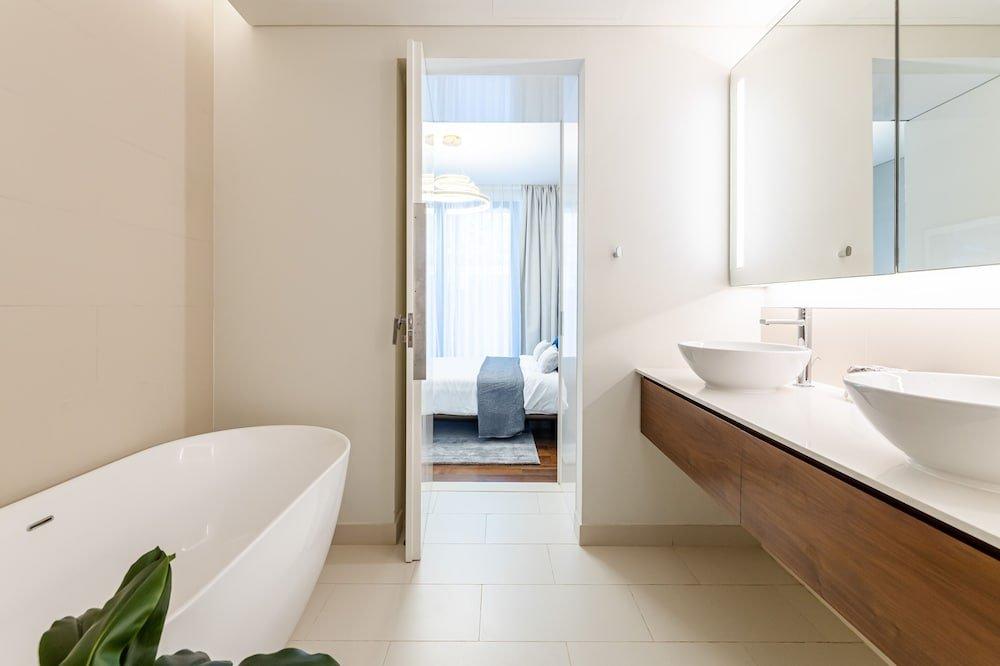 Дубай: 2BR City Walk B9 With Direct Pool Access