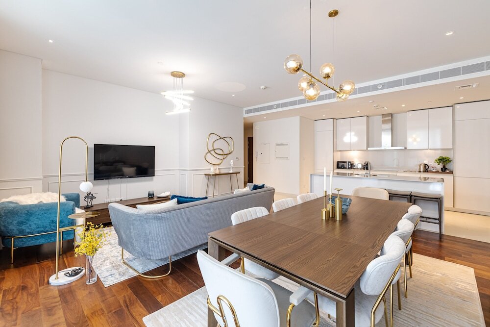 Дубай: 2BR City Walk B9 With Direct Pool Access