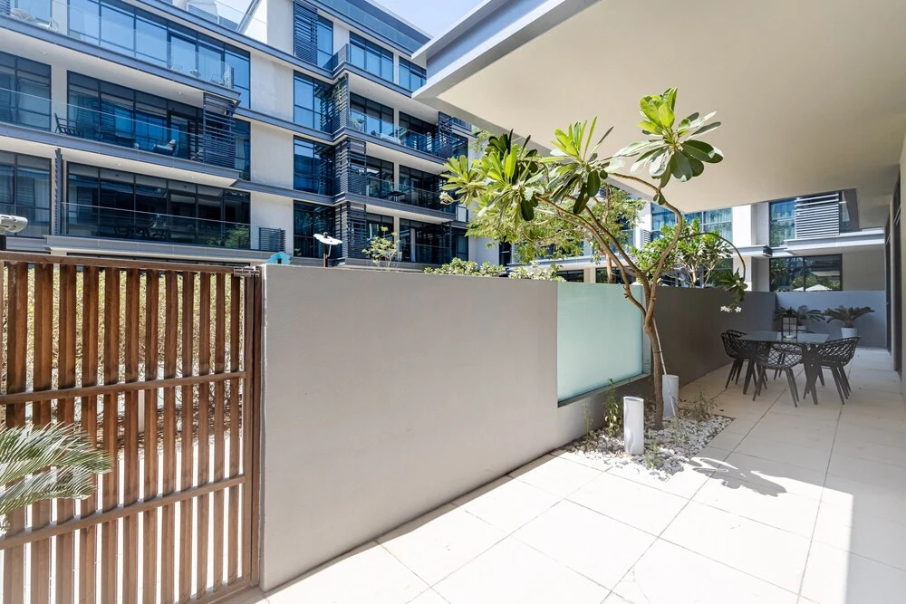 Дубай: 2BR City Walk B9 With Direct Pool Access