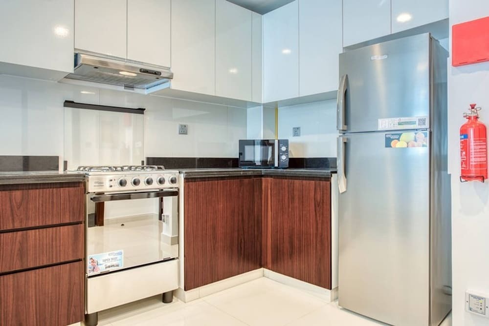 Дубай: Dezire Beautiful Spacious Brand New With Balcony