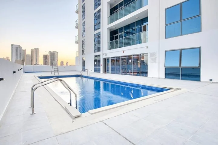 Дубай: Dezire Beautiful Spacious Brand New With Balcony