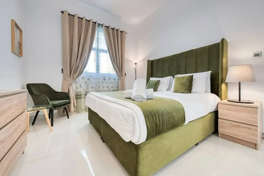 Дубай: Dezire Beautiful Spacious Brand New With Balcony