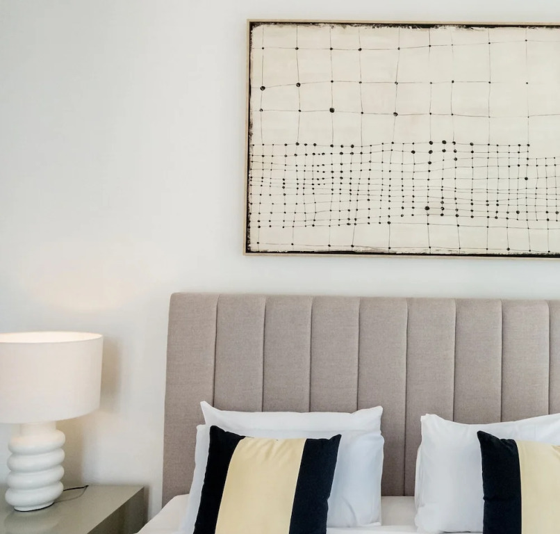 Дубай: LUX Contemporary Suite Marina View 4