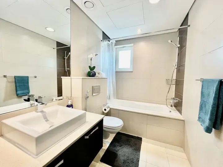 Дубай: Luxurious 4B Villa With Garden Al Furjan