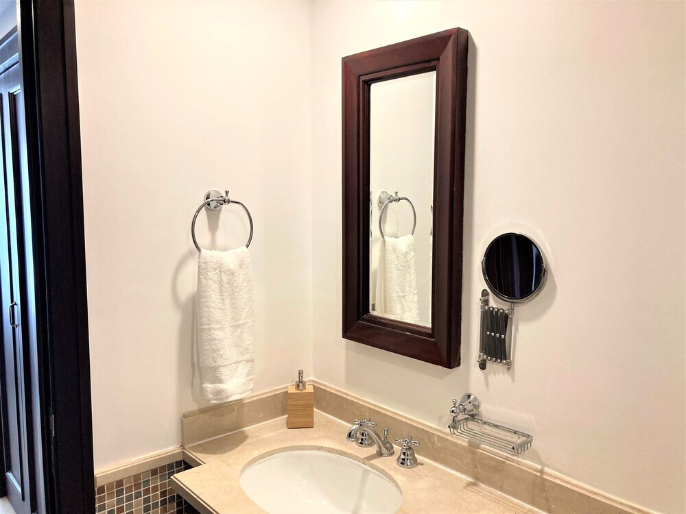 Дубай: Luxurious 2 bedroom w/terrace Downtown