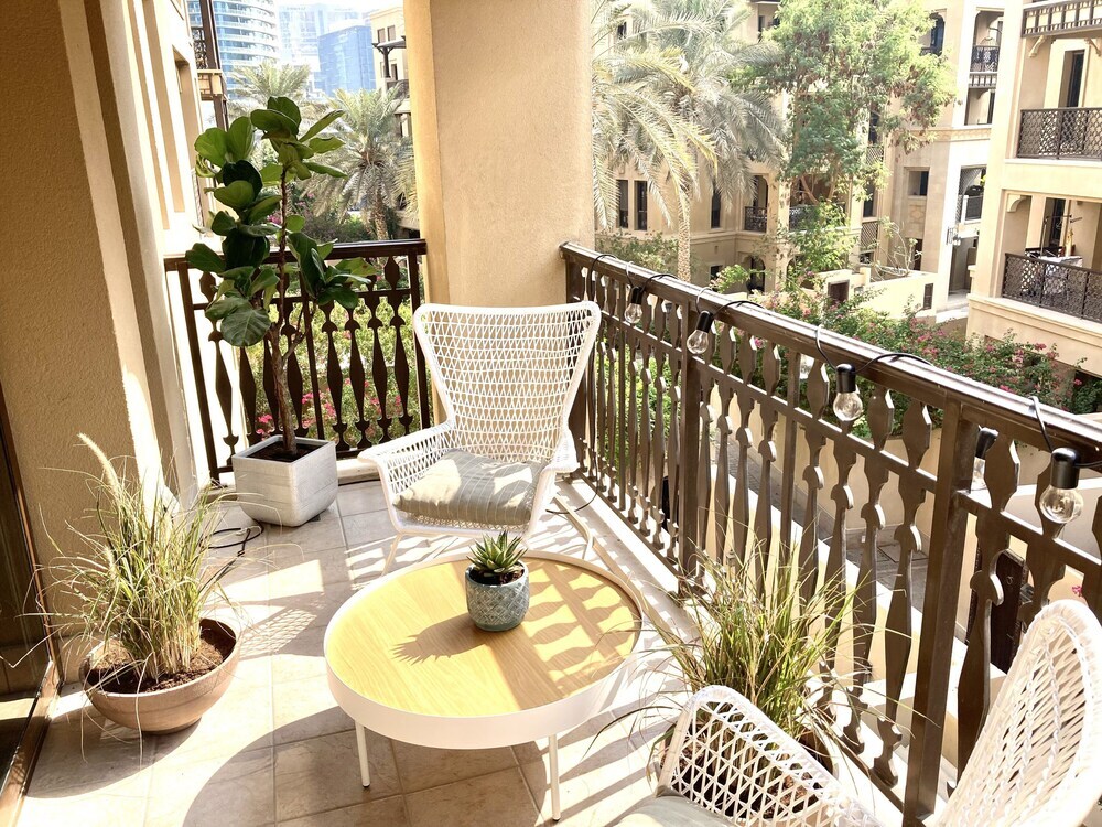 Дубай: Luxurious 2 bedroom w/terrace Downtown